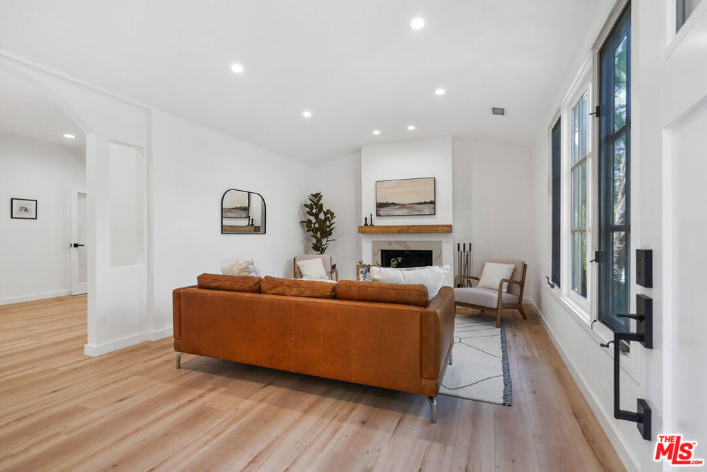 138 N La Jolla Avenue Property Photo