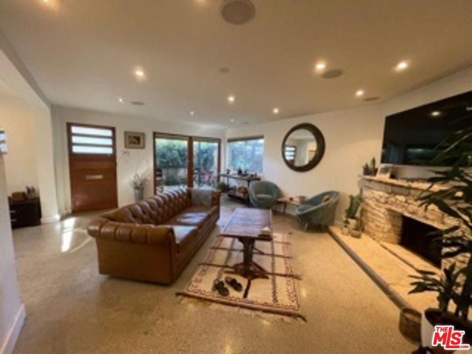 310 S Venice Boulevard Property Photo