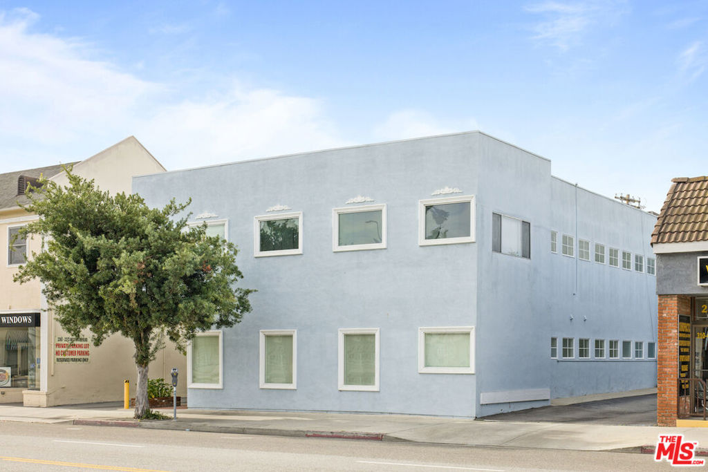 2365 Westwood Boulevard Property Photo