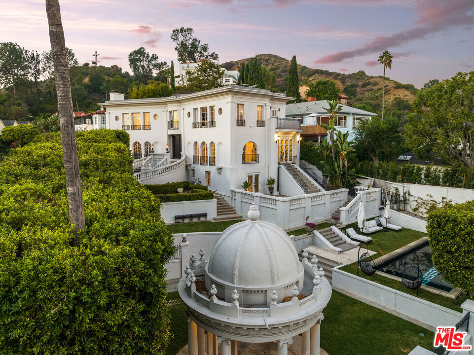 6533 Cahuenga Terrace Property Photo