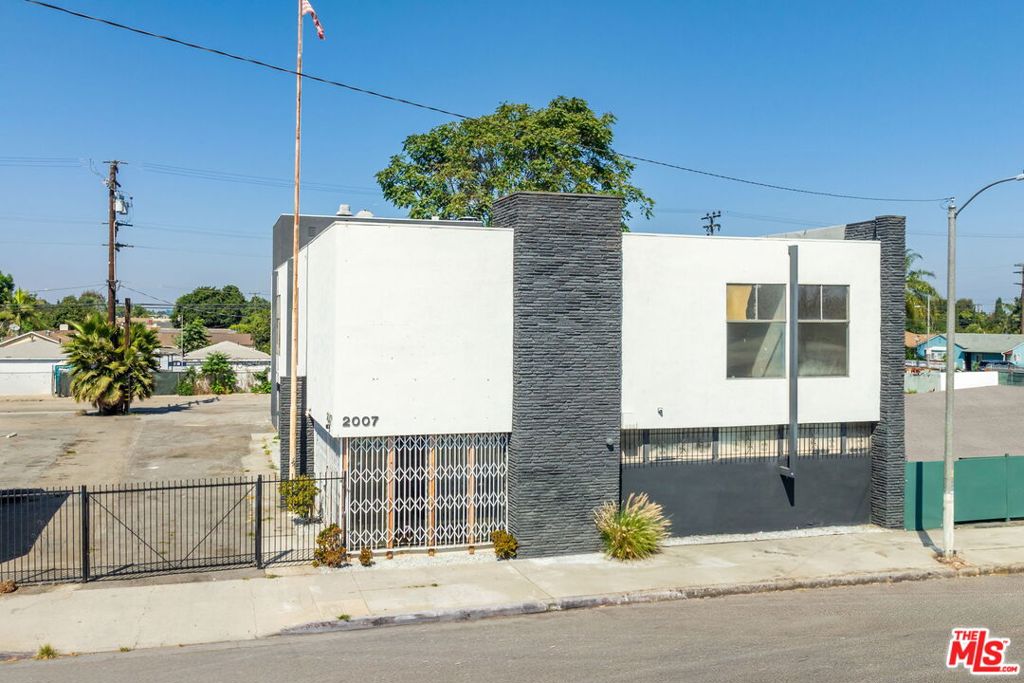 2007 E Compton Boulevard Property Photo