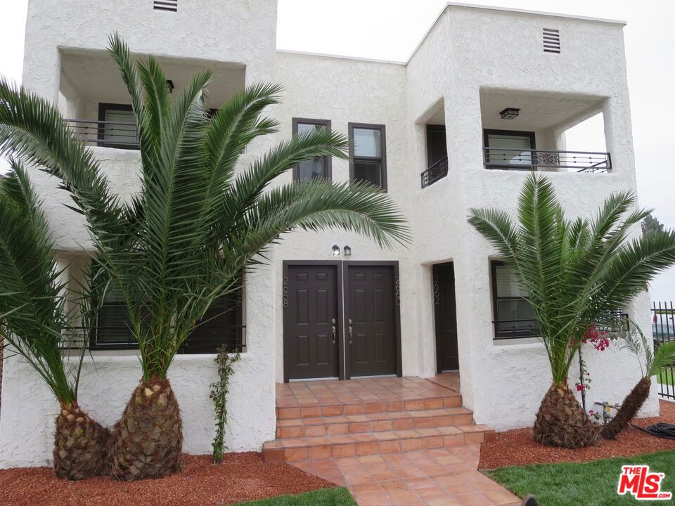 2662 S Mansfield Avenue Property Photo