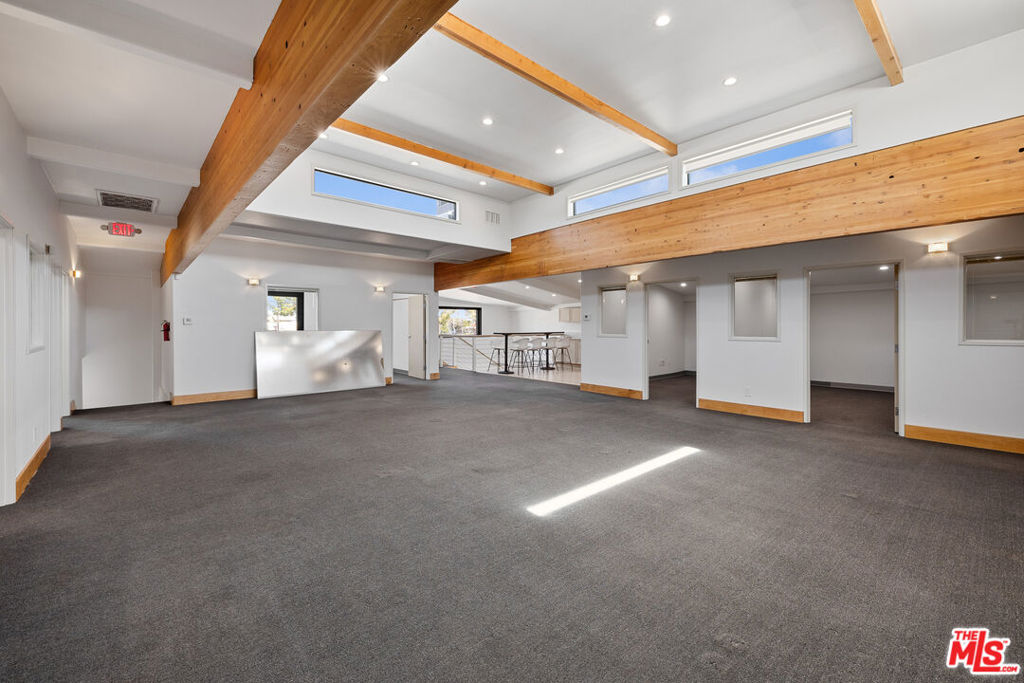 18536 Oxnard Street Property Photo 25