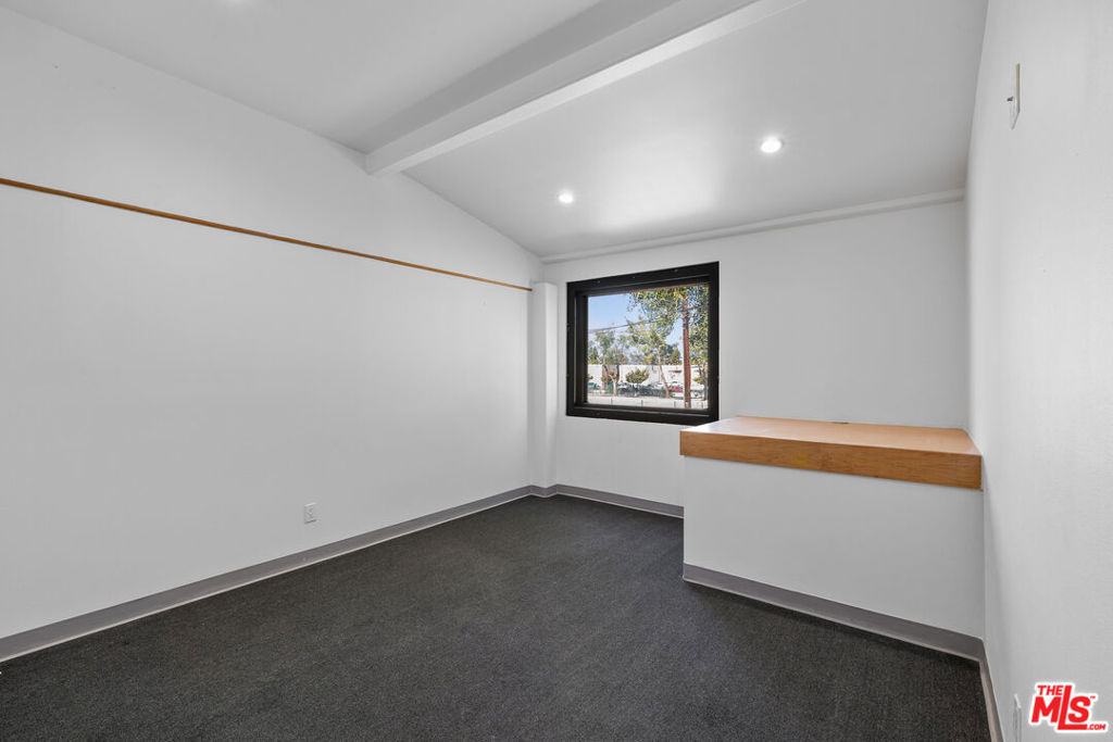 18536 Oxnard Street Property Photo 26