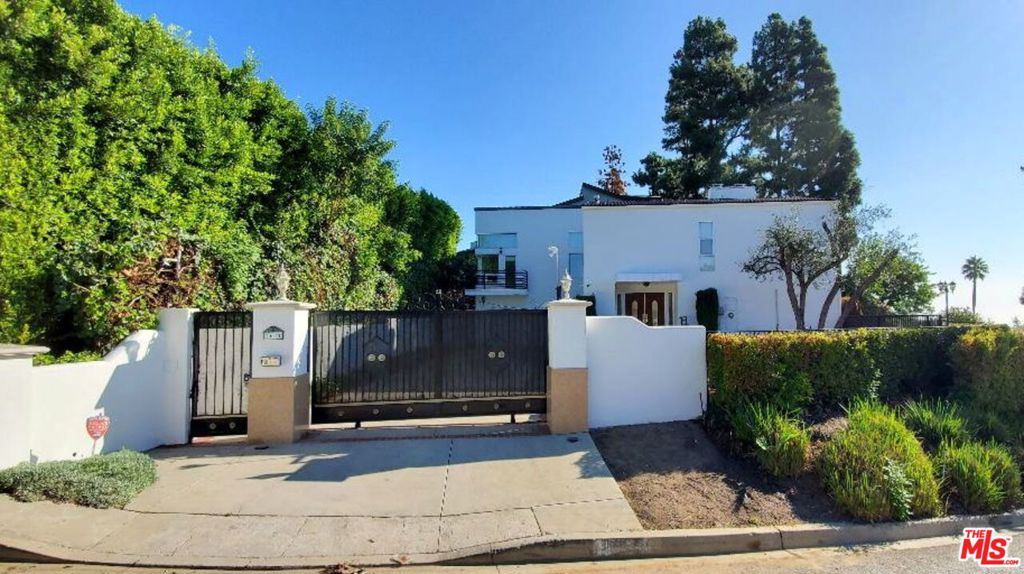 1600 Stradella Road Property Photo