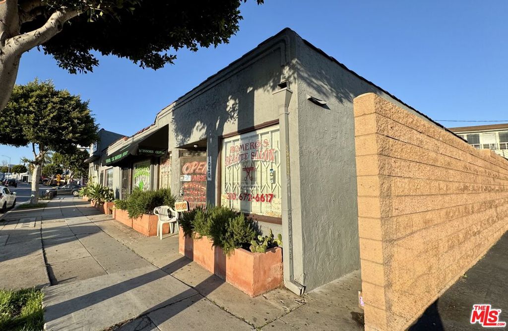1020 N La Brea Avenue Property Photo 2