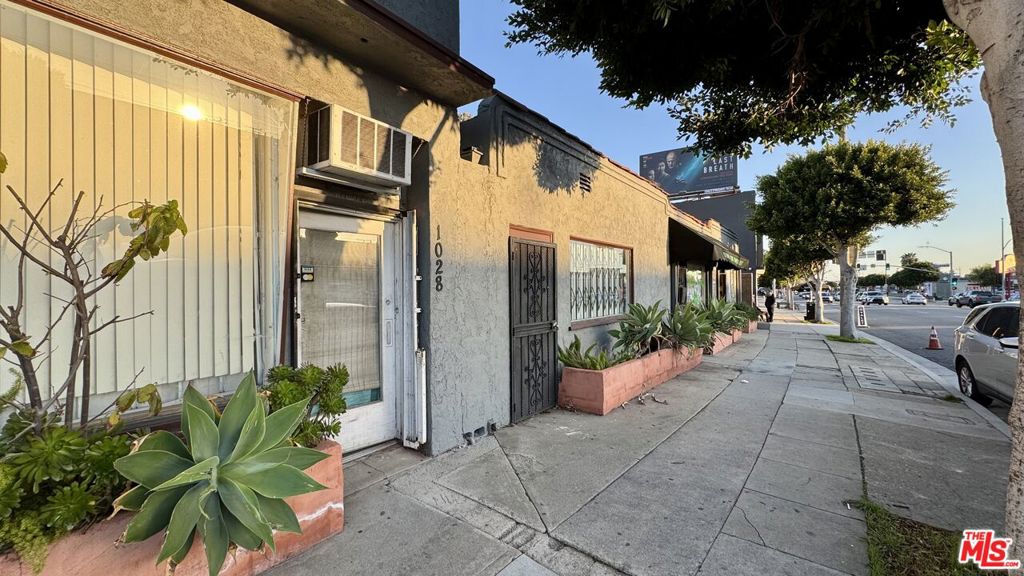 1020 N La Brea Avenue Property Photo 3