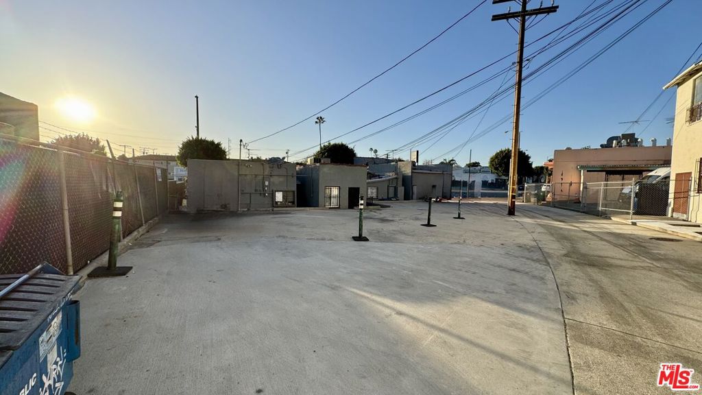 1020 N La Brea Avenue Property Photo 5