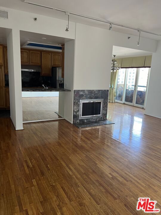 600 W 9th Street 1505 Property Photo