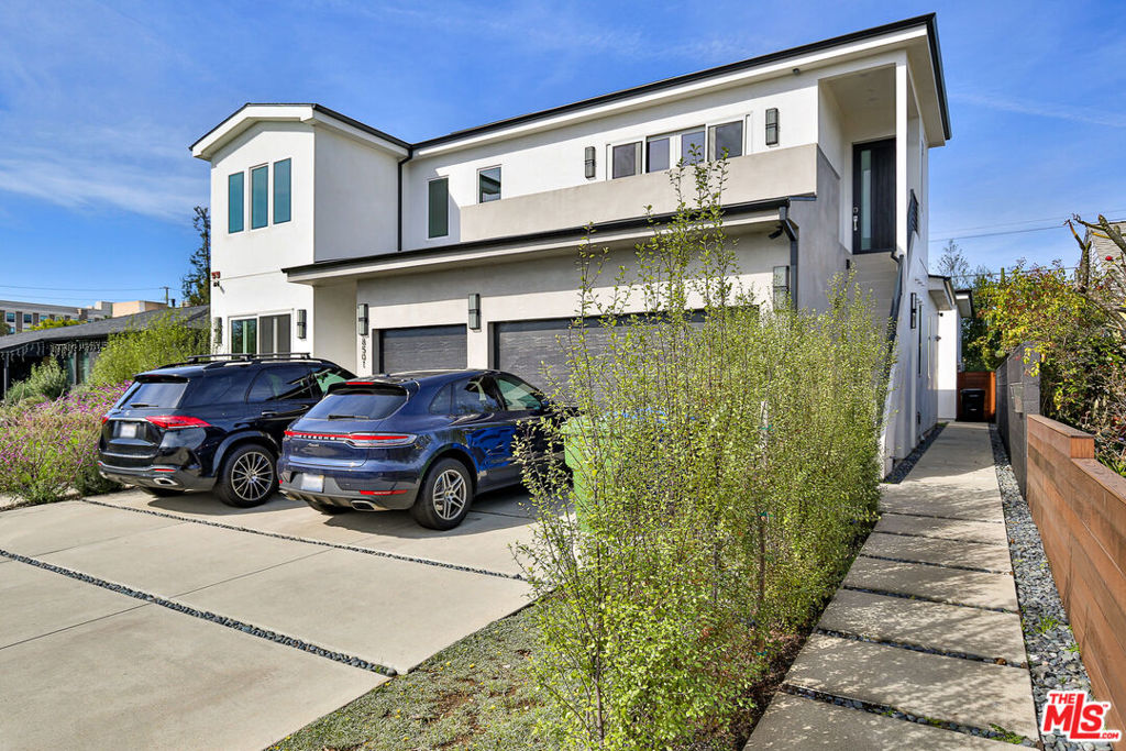 8505 Belford Avenue Property Photo