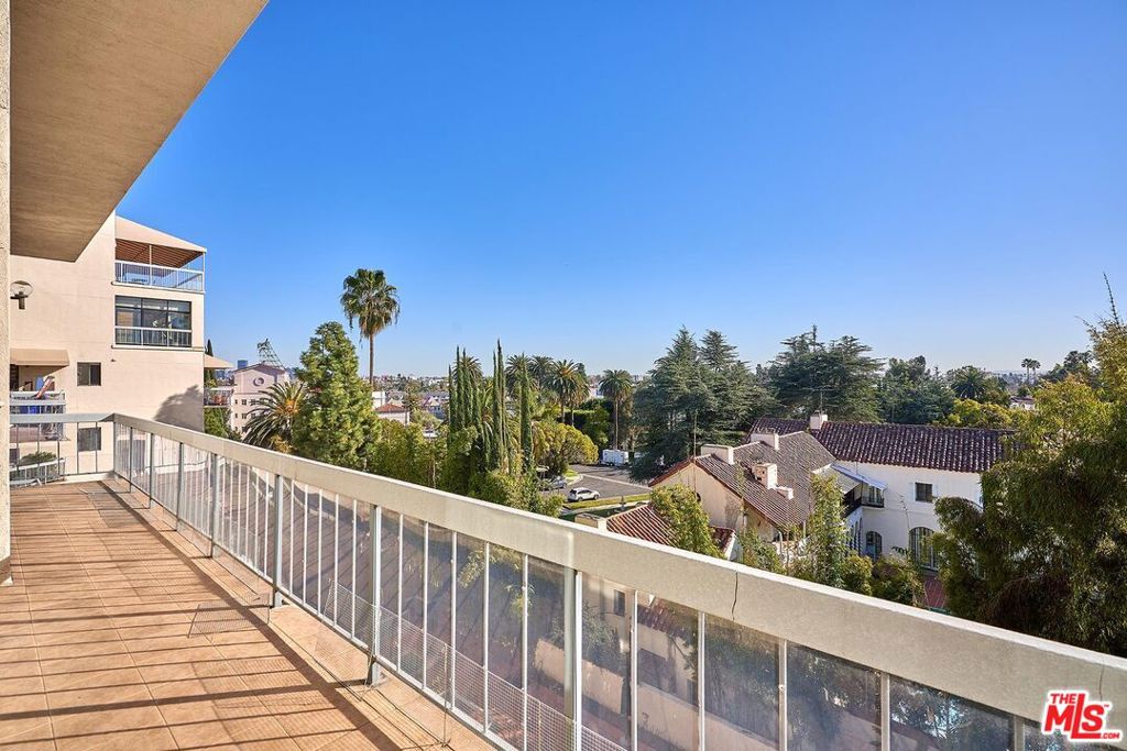 4460 Wilshire Boulevard 701 Property Photo 2