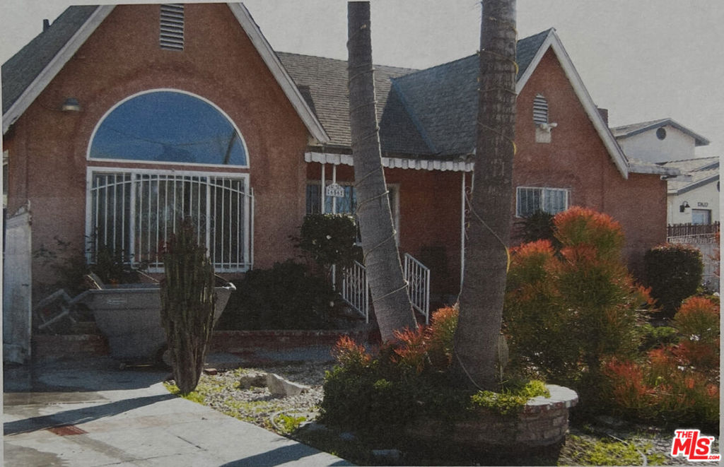 656 Laconia Boulevard Property Photo