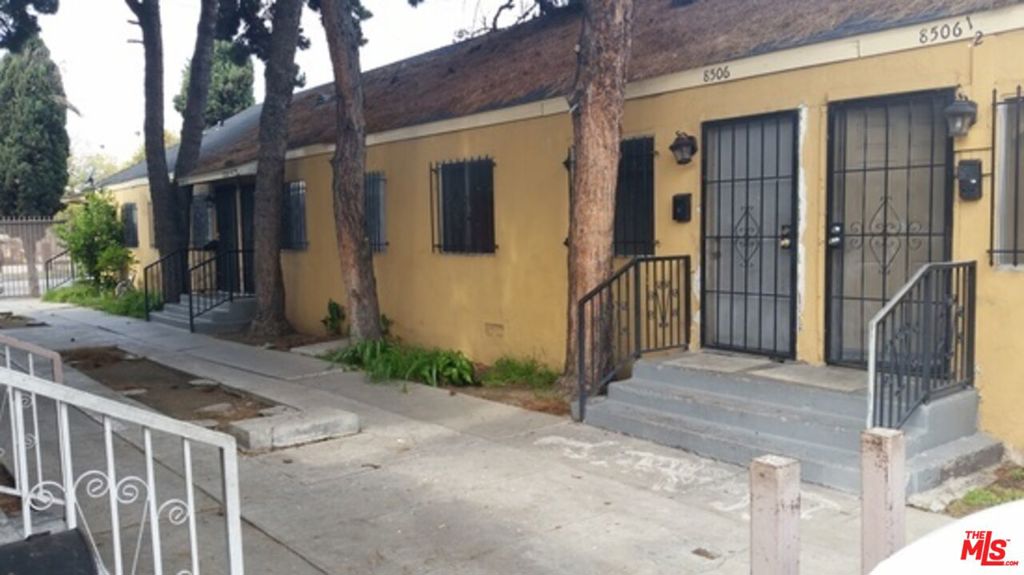 8504 S San Pedro Street Property Photo