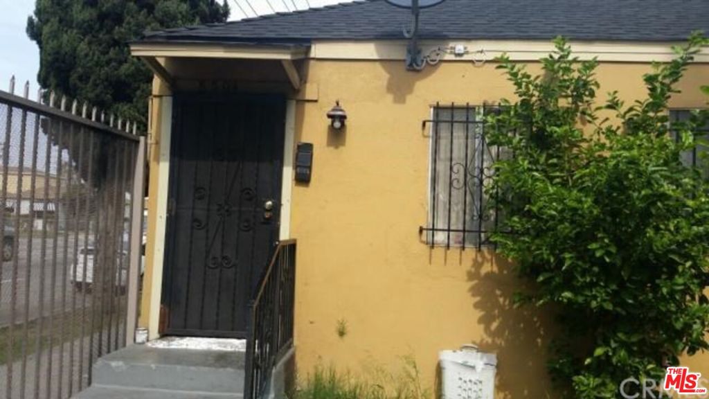 8504 S San Pedro Street Property Photo 4