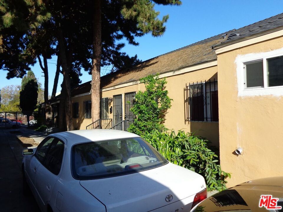 8504 S San Pedro Street Property Photo 5