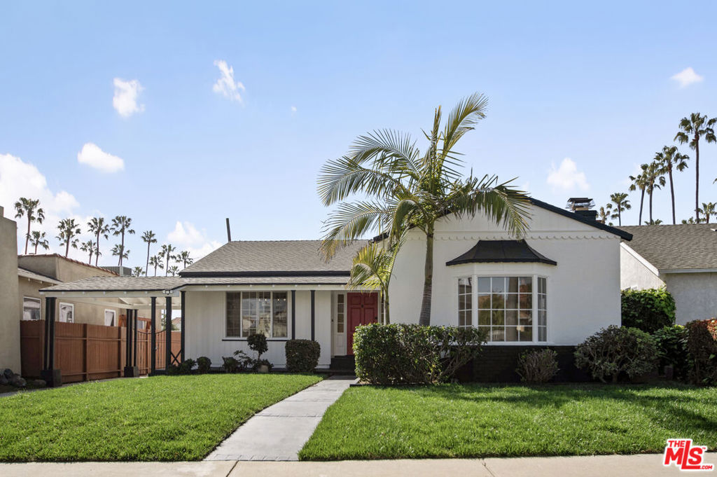 5218 Angeles Vista Boulevard Property Photo