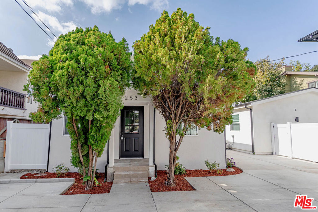 253 S Catalina Avenue Property Photo