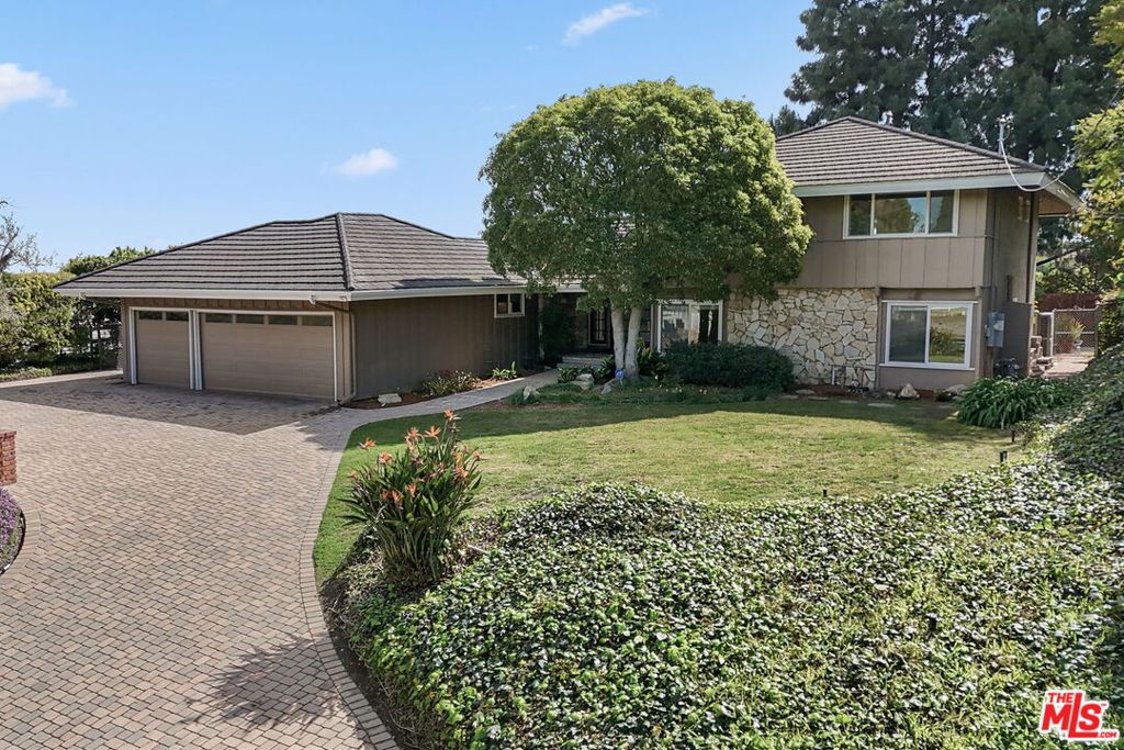 3743 Palos Verdes Dr N Property Photo
