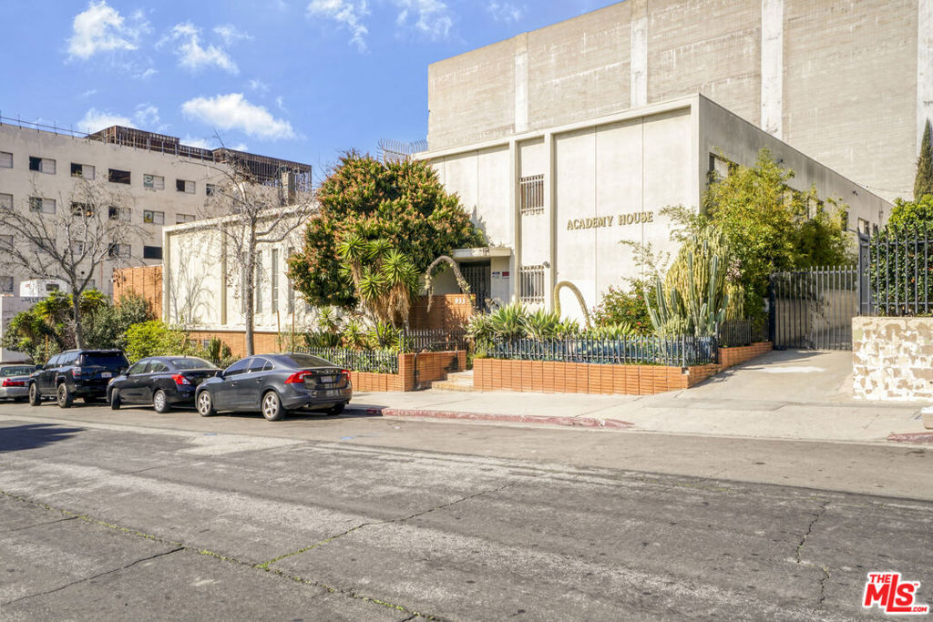 933 Grattan Street Property Photo 1