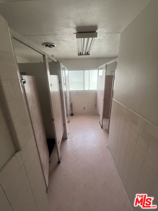 933 Grattan Street Property Photo 7