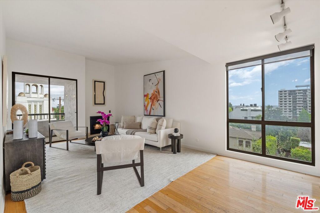906 N Doheny Drive 417 Property Photo 1