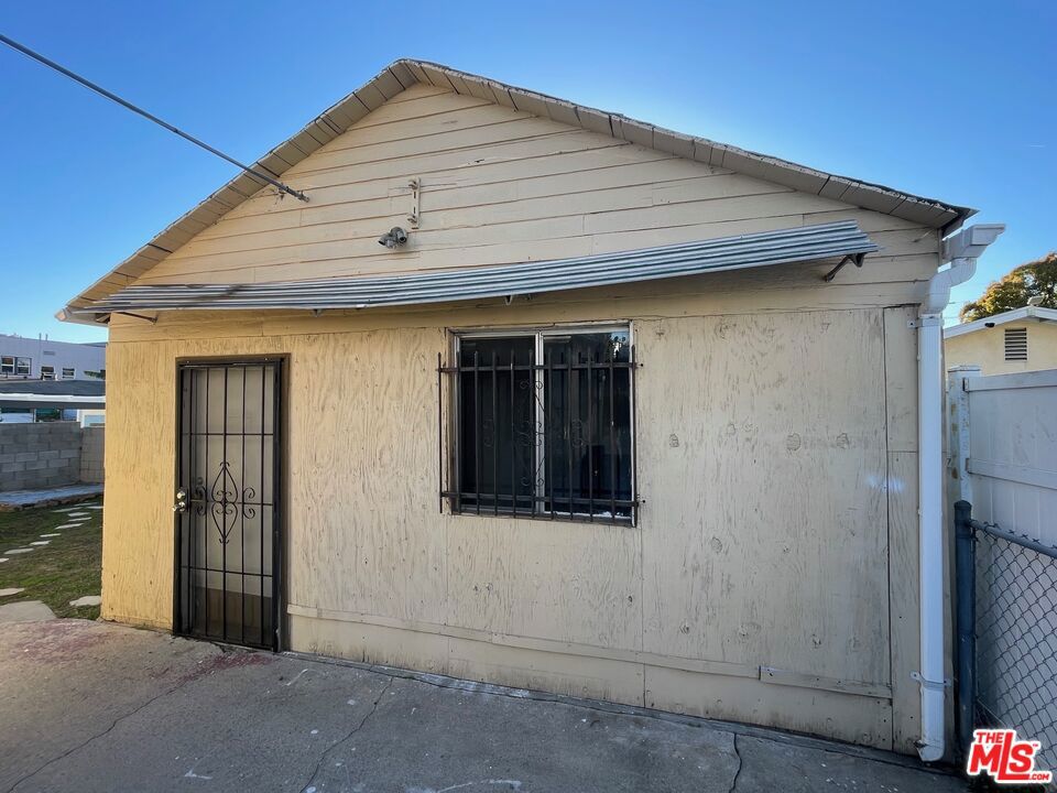 1185 N Normandie Avenue Property Photo 7