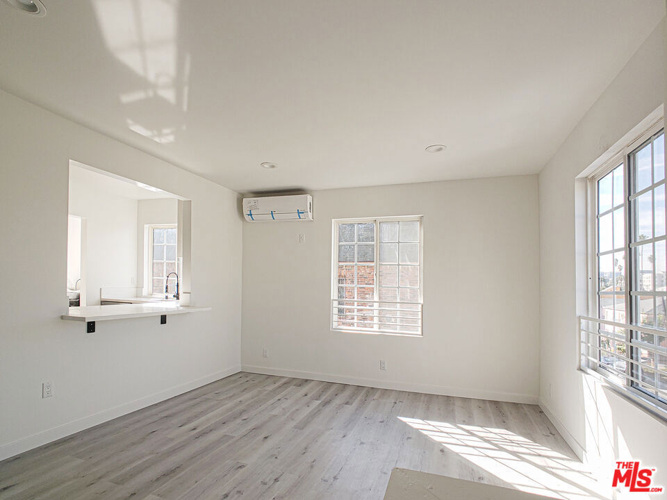 158 N Edgemont Street Property Photo 25