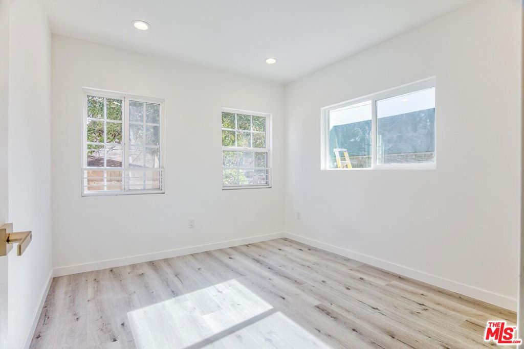 158 N Edgemont Street Property Photo 32