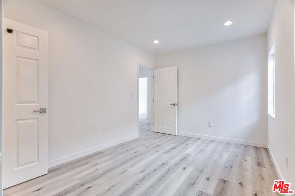 158 N Edgemont Street Property Photo 33