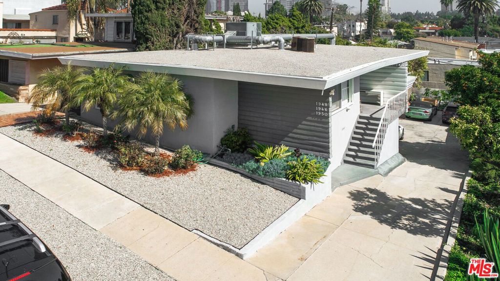 1946 Holmby Avenue Property Photo
