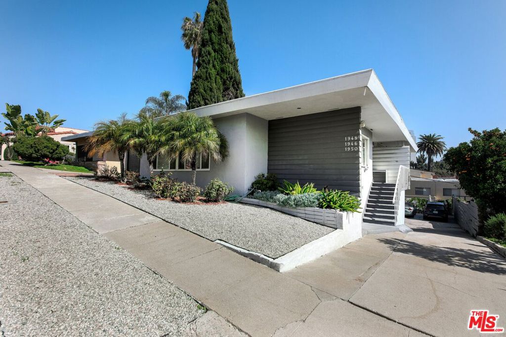 1946 Holmby Avenue Property Photo 3