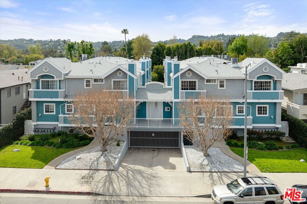 13030 Moorpark Street 4 Property Photo