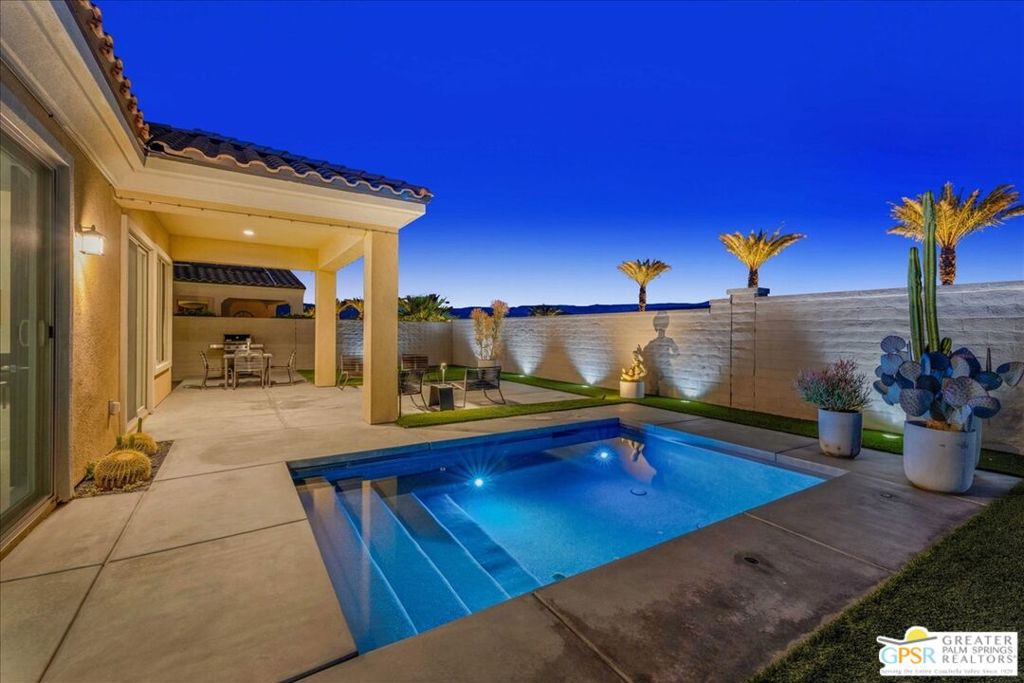 64 Claret Property Photo