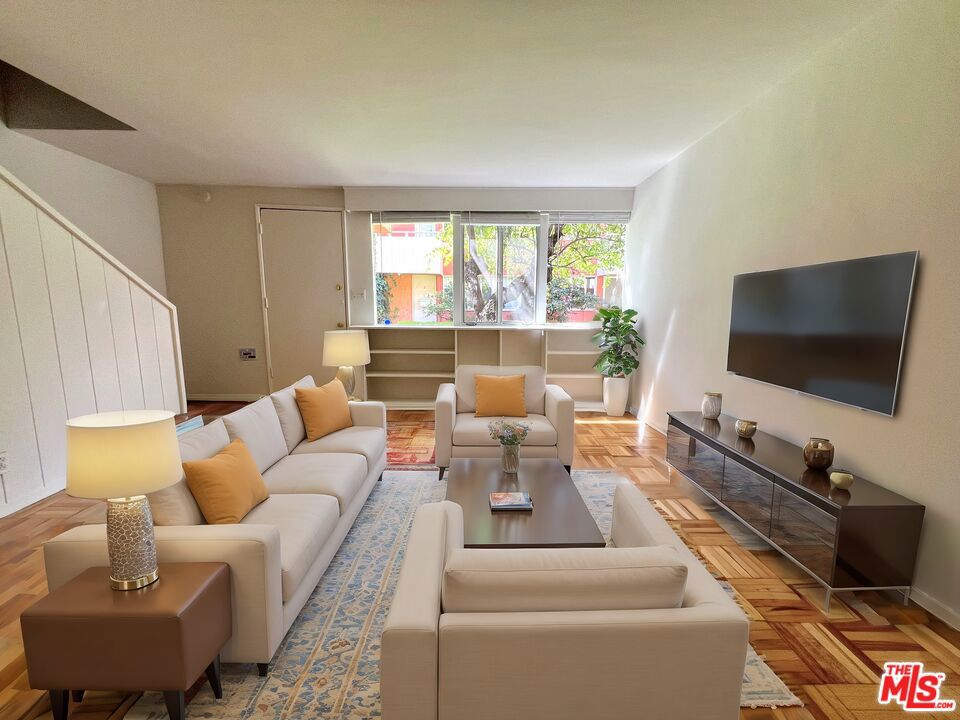 229 San Vicente Boulevard N Property Photo