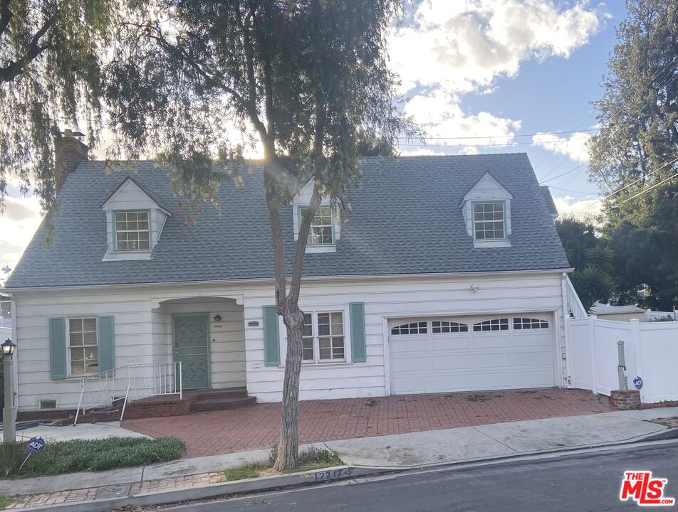12217 Menlo Avenue Property Photo