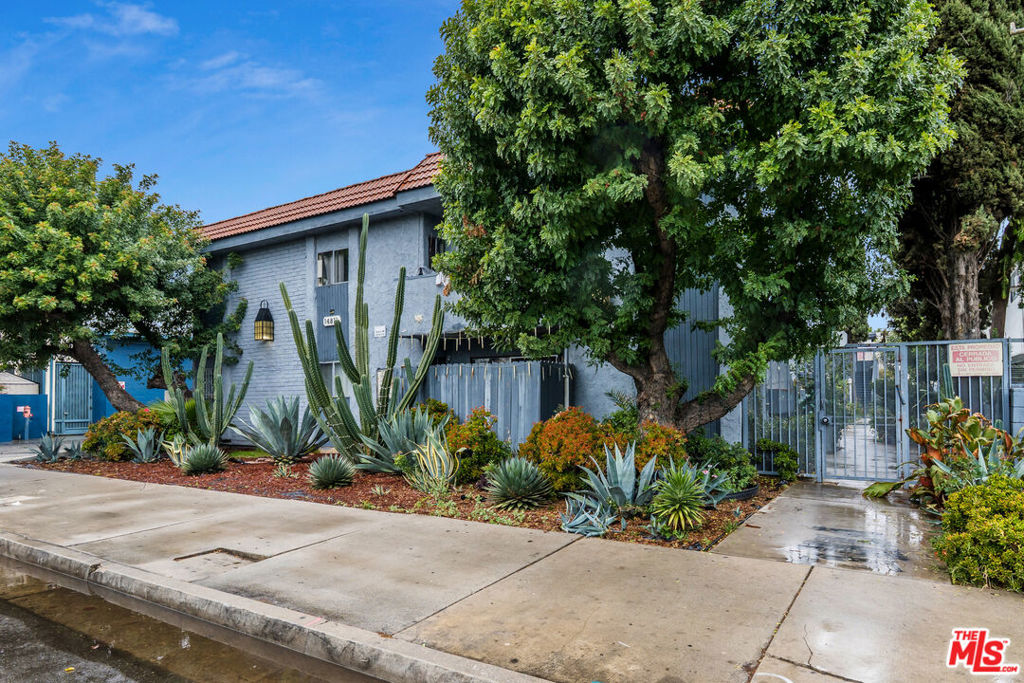 14811 Parthenia Street Property Photo