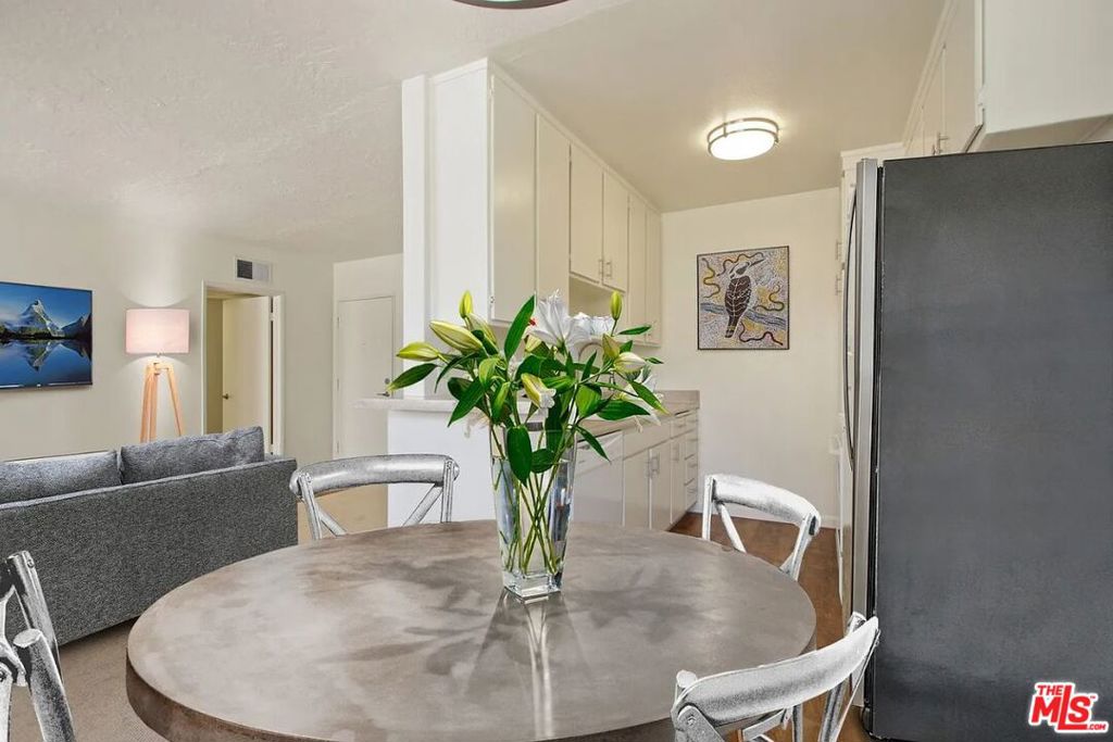 4553 Willis Avenue Property Photo 4