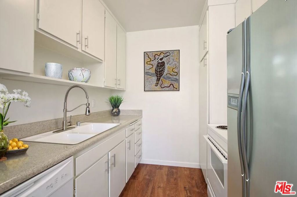 4553 Willis Avenue Property Photo 5