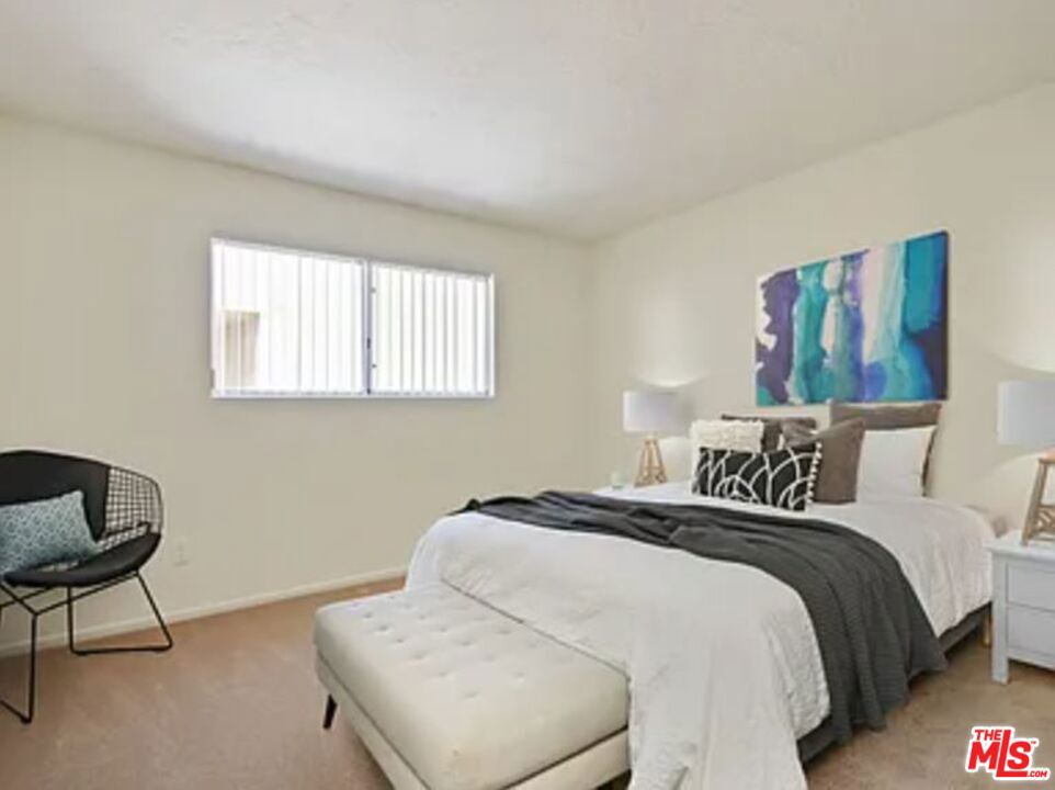 4553 Willis Avenue Property Photo 6