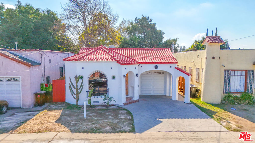 832 W 95th Street Property Photo