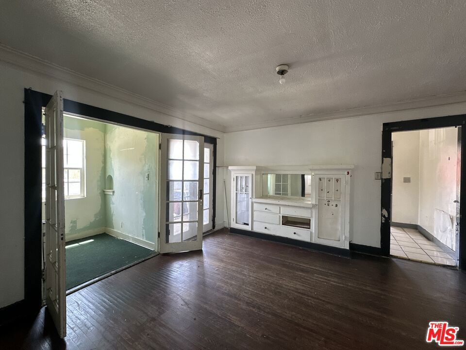 1117 N Alexandria Avenue Property Photo 11