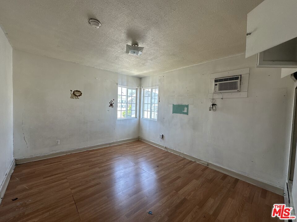 1117 N Alexandria Avenue Property Photo 18