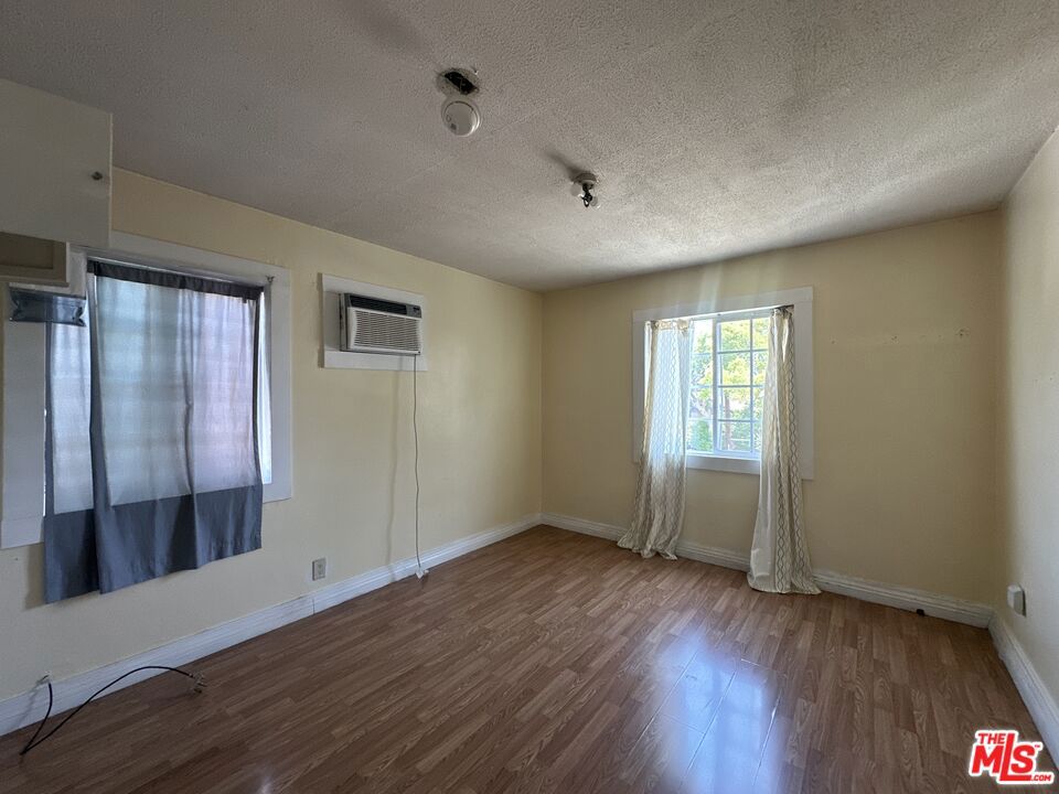 1117 N Alexandria Avenue Property Photo 22
