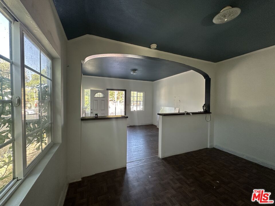 1117 N Alexandria Avenue Property Photo 28