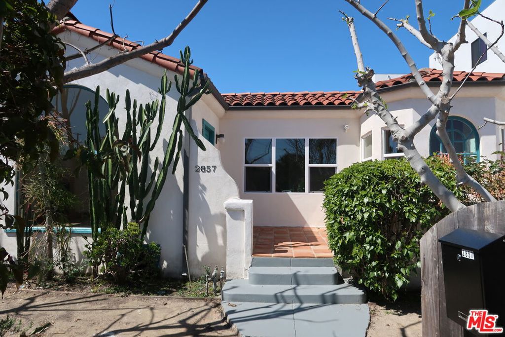 2857 S Victoria Avenue Property Photo