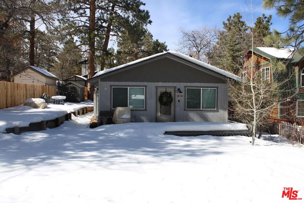 870 Holmes Lane Property Photo