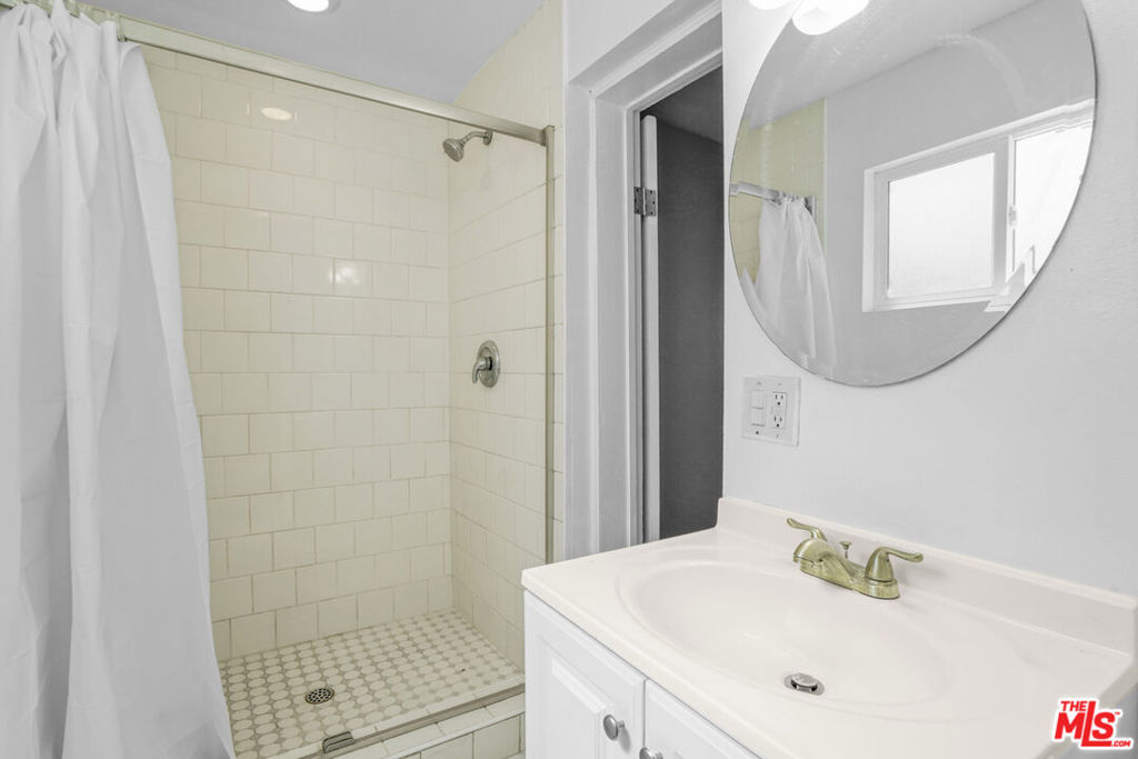 1060 E 6th Street Property Photo 27
