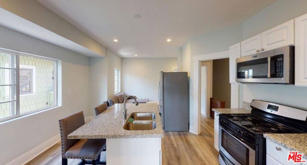 1330 S Catalina Street Property Photo 3