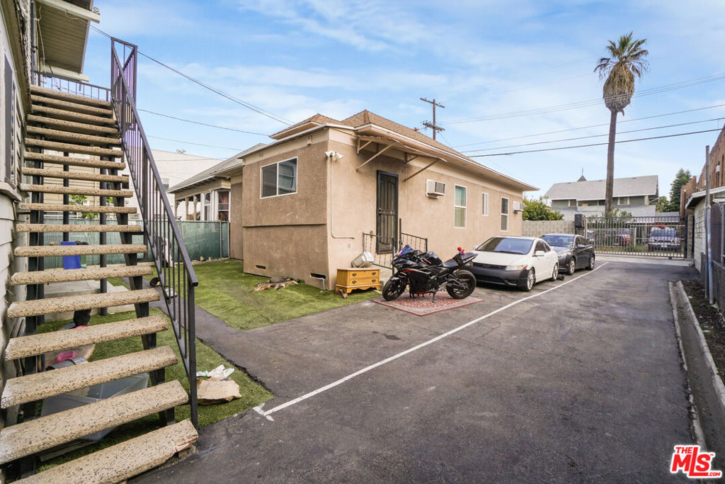 1330 S Catalina Street Property Photo 7