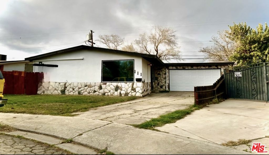 111 W 23 Rd Street Property Photo